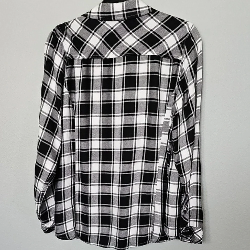 Torrid Large Black and White Check Plaid Flannel Button Front Long Sleeve blouse